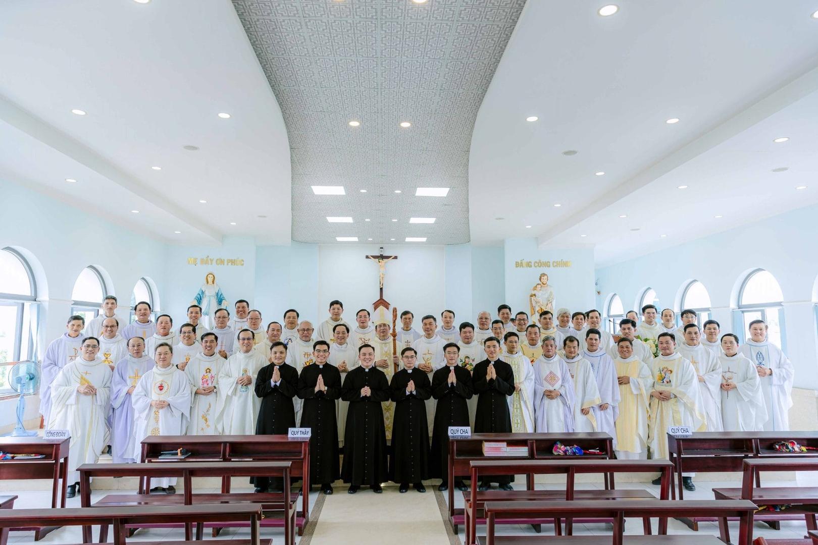 Thánh lễ tạ ơn và trao tu phục cho quý tân chủng sinh khóa 30 Giáo phận Phú Cường