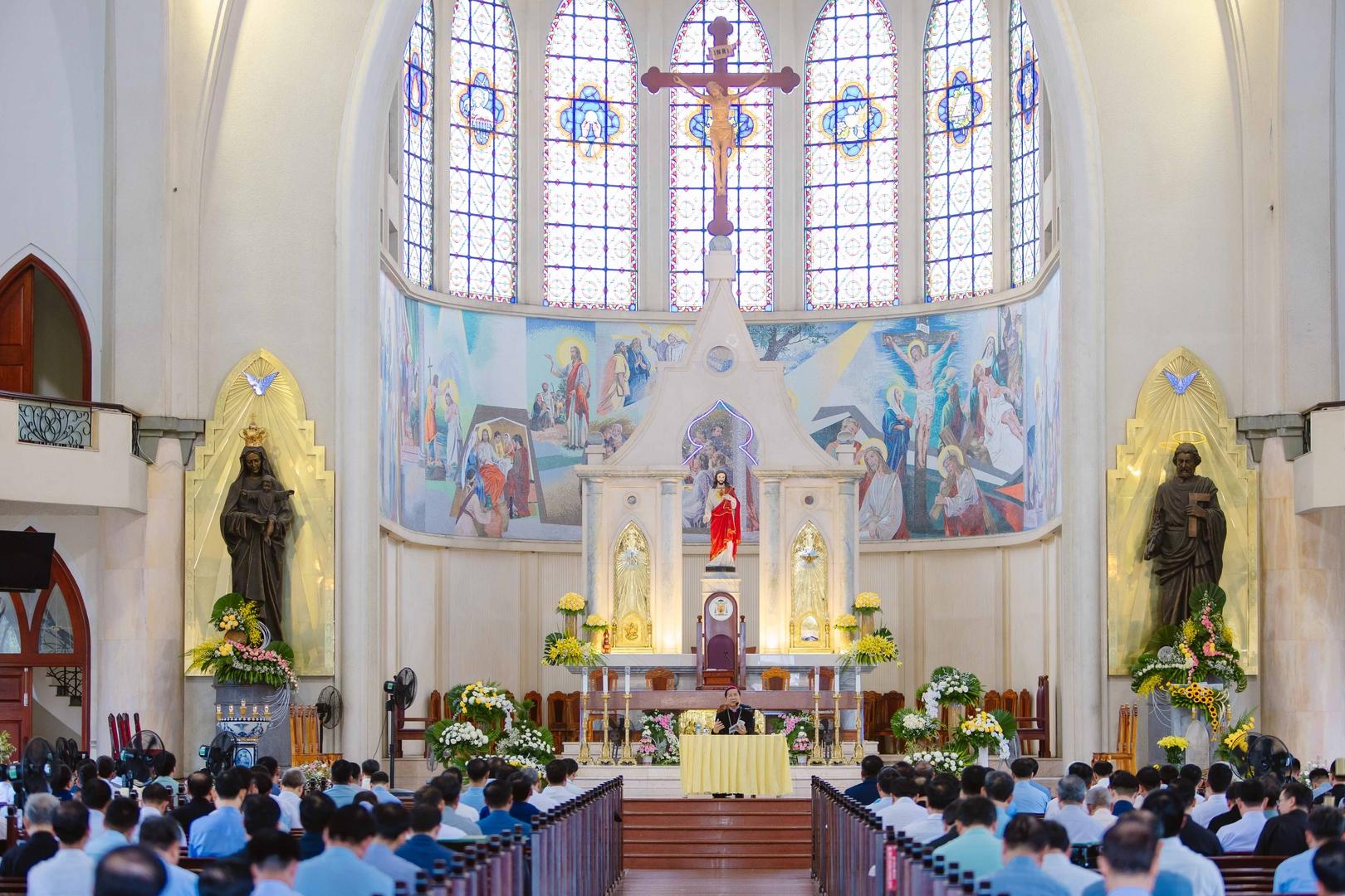 Giáo Phận Phú Cường cử hành ngày Thánh Hoá Linh Mục – Lễ Thánh Tâm Chúa Giêsu