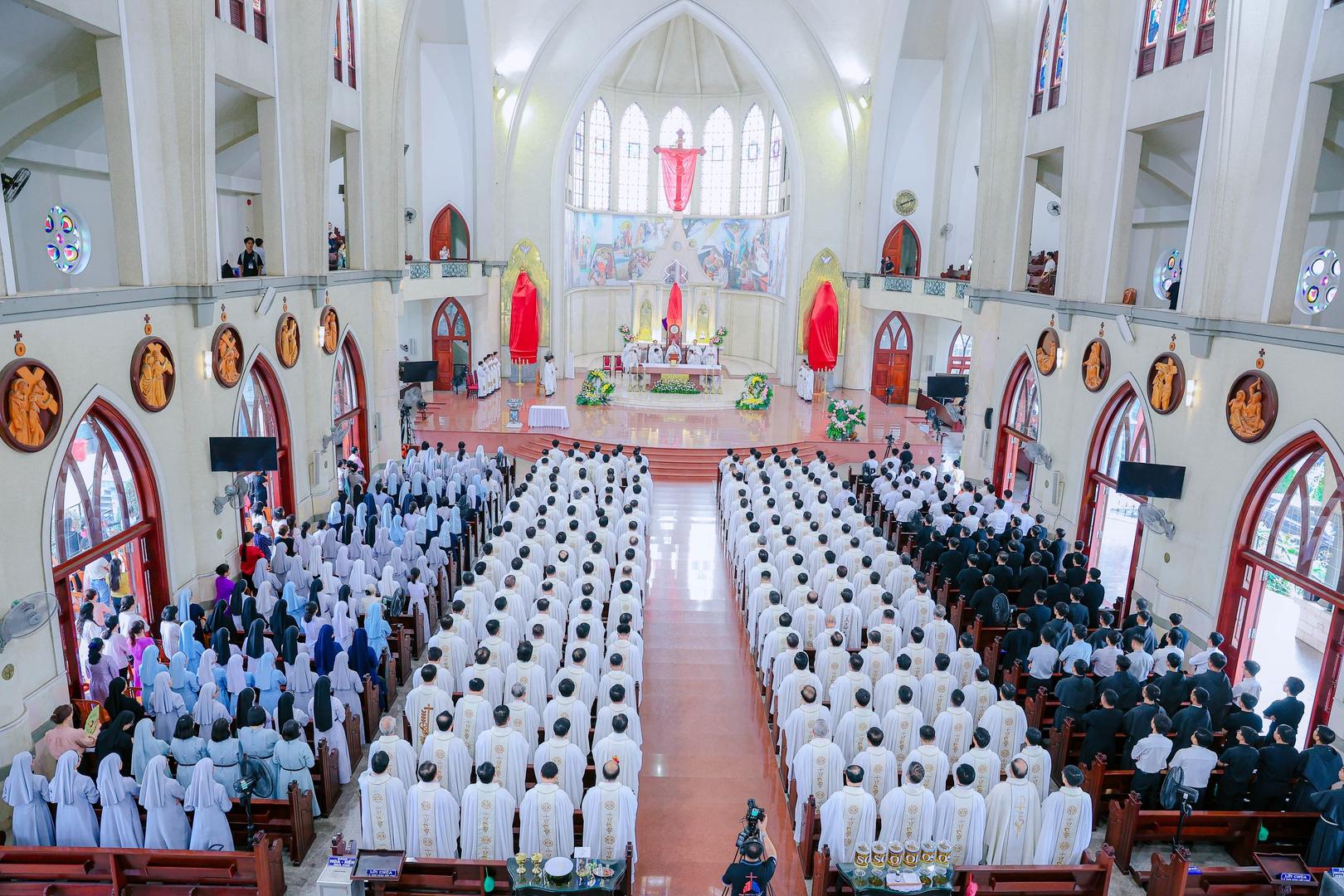 Giáo Phận Phú Cường Cử Hành Thánh Lễ Truyền Dầu 2026