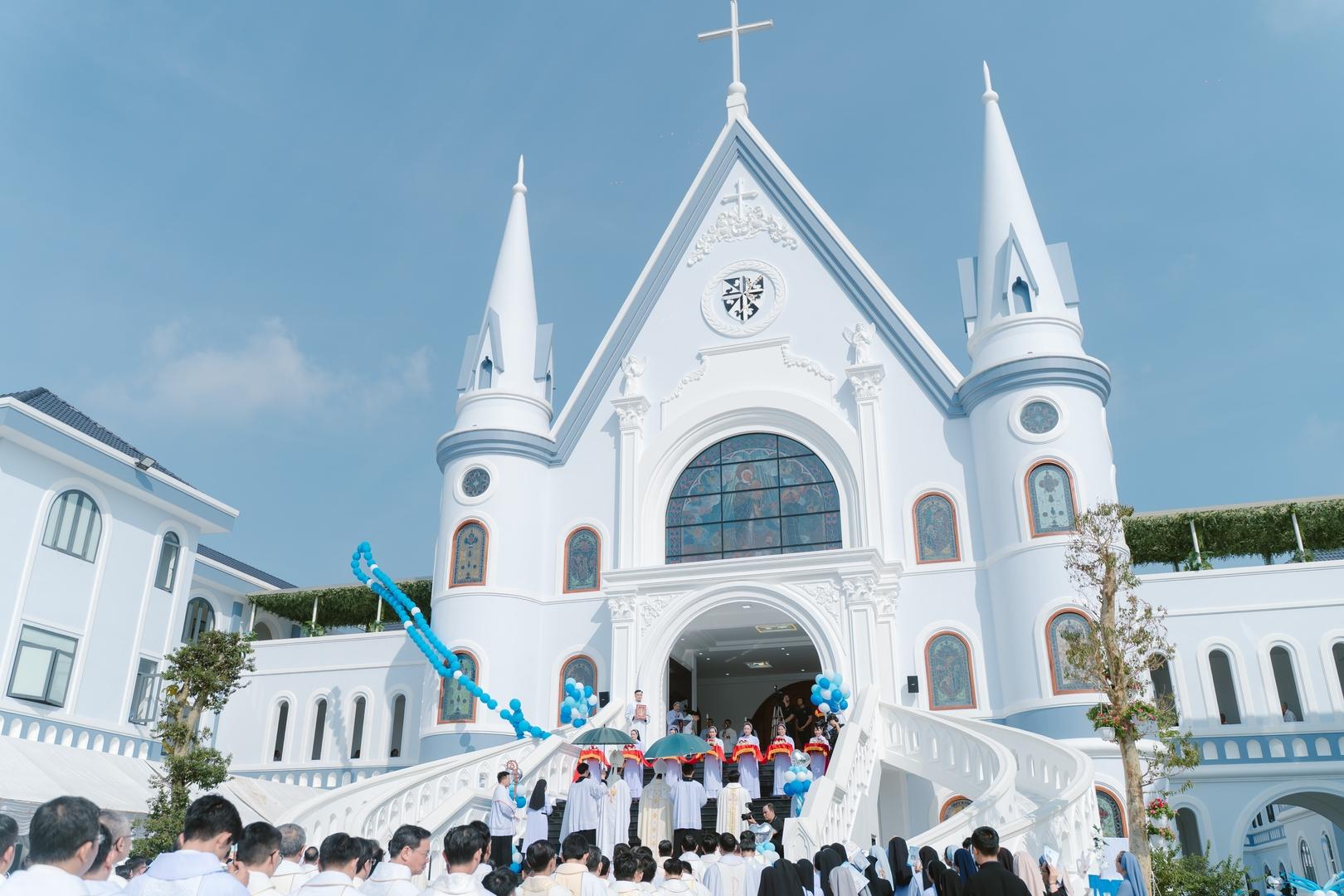 Hiệp hội Nữ Đa Minh Thừa Sai Phú Cường cử hành Thánh lễ cung hiến nhà nguyện, bàn thờ và khánh thành trụ sở Nhà Mẹ