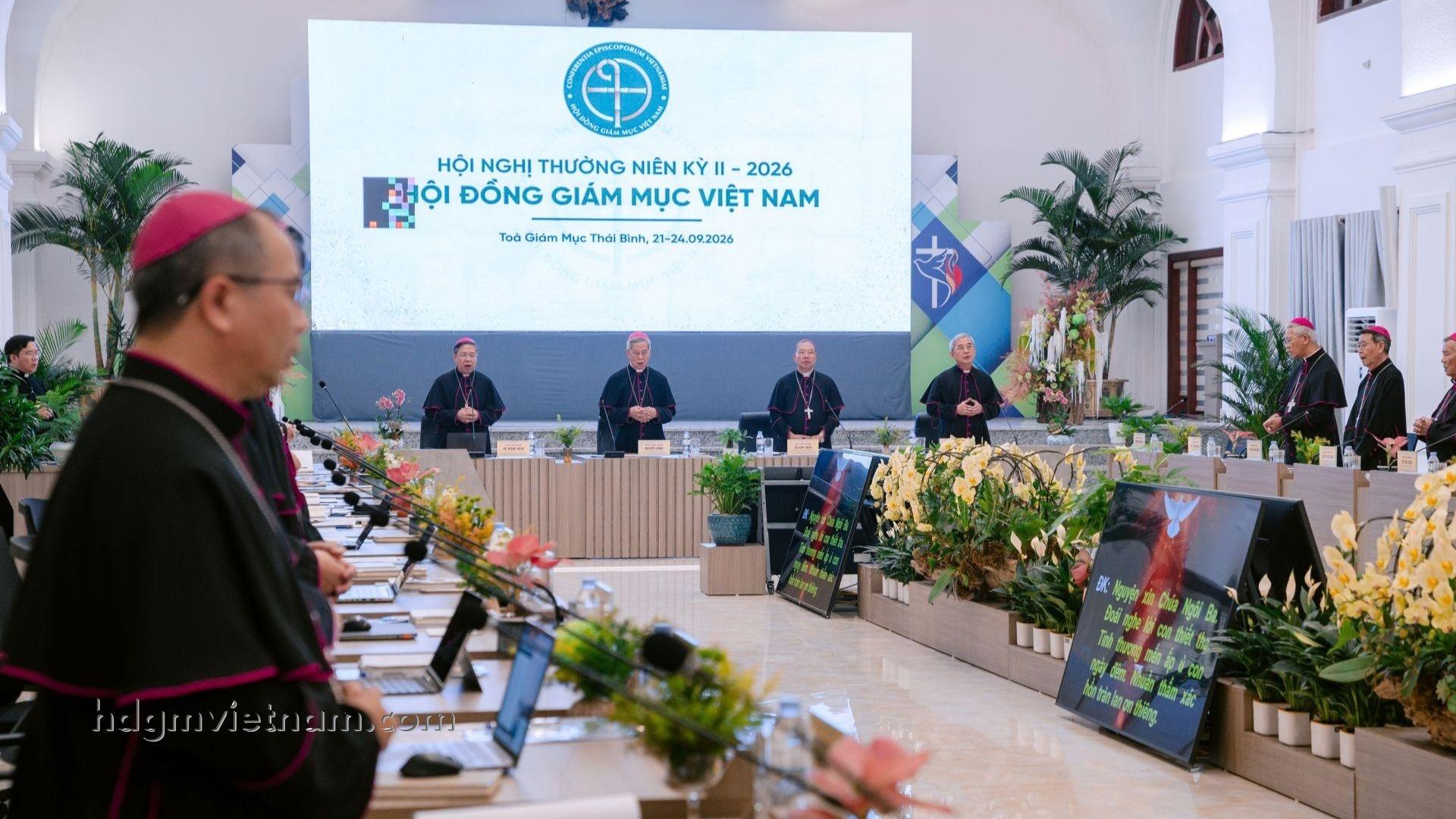 Cầu nguyện, đối thoại trong Thánh Thần và phân định – Ngày thứ hai của Hội nghị thường niên kỳ II/2026 của HĐGMVN